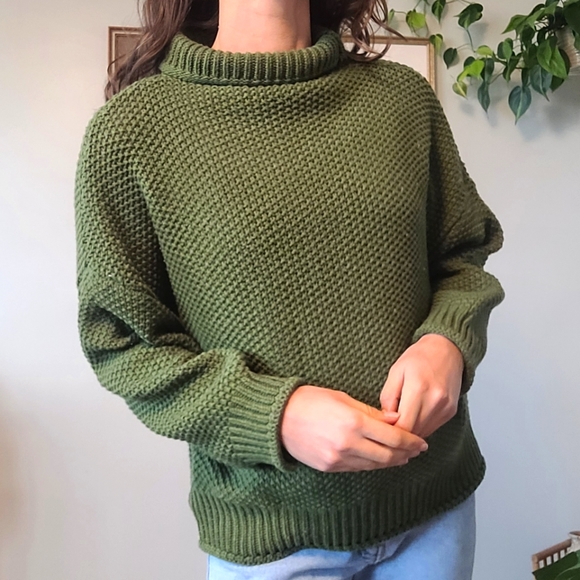 Vintage Sweaters - Hand knit green turtleneck sweater